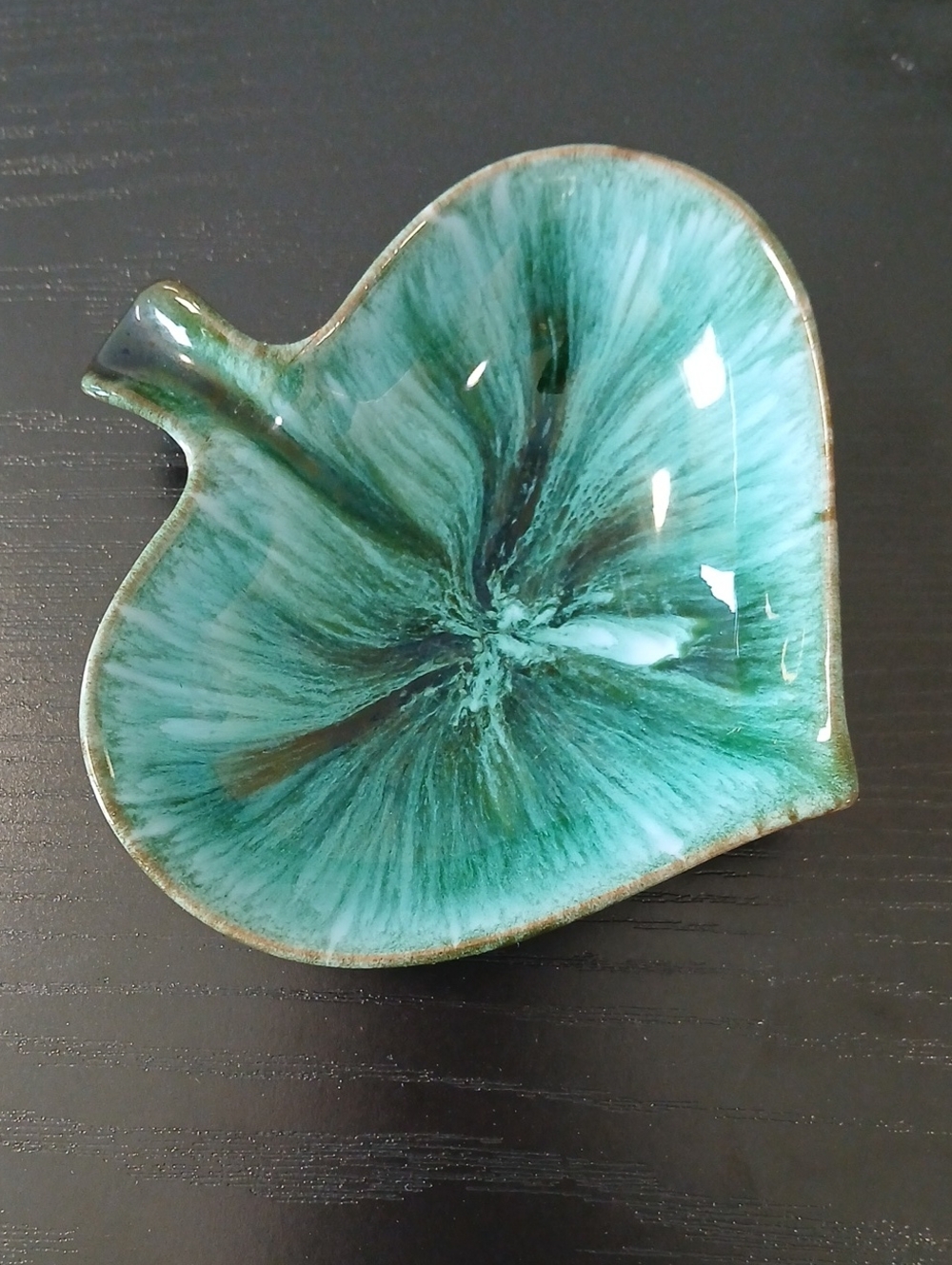 💕Vintage Blue Mountain Pottery Leaf Shaped Dish
